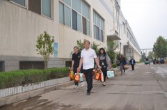 國(guó)慶中秋 員工“有?!? /></div>
<div id=