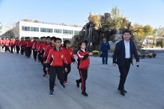 濱州實驗學校開展主題活動 走進華紡感受創(chuàng)造